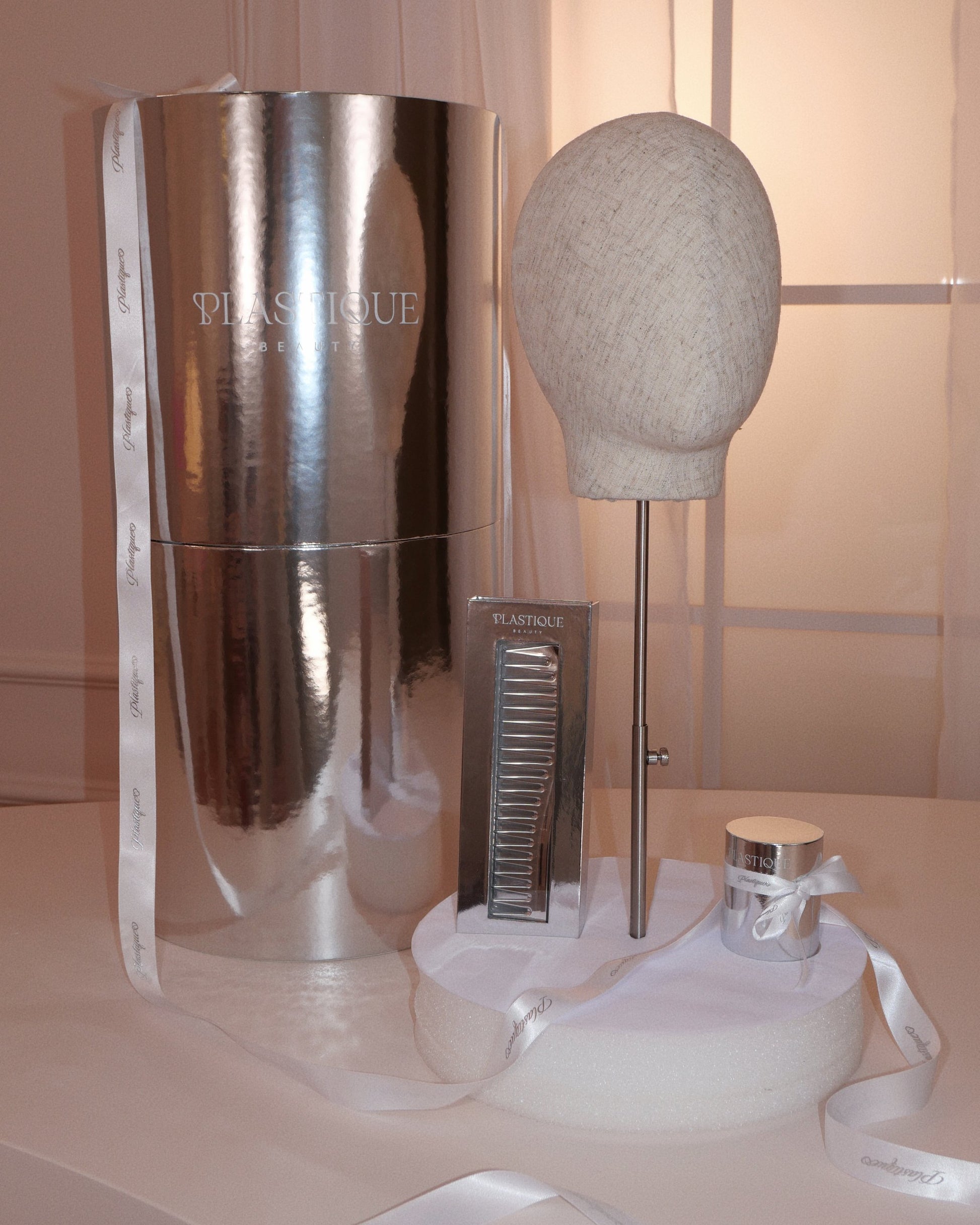Plastique Beauty wig stand with canvas head block, comb and presentation cylinder